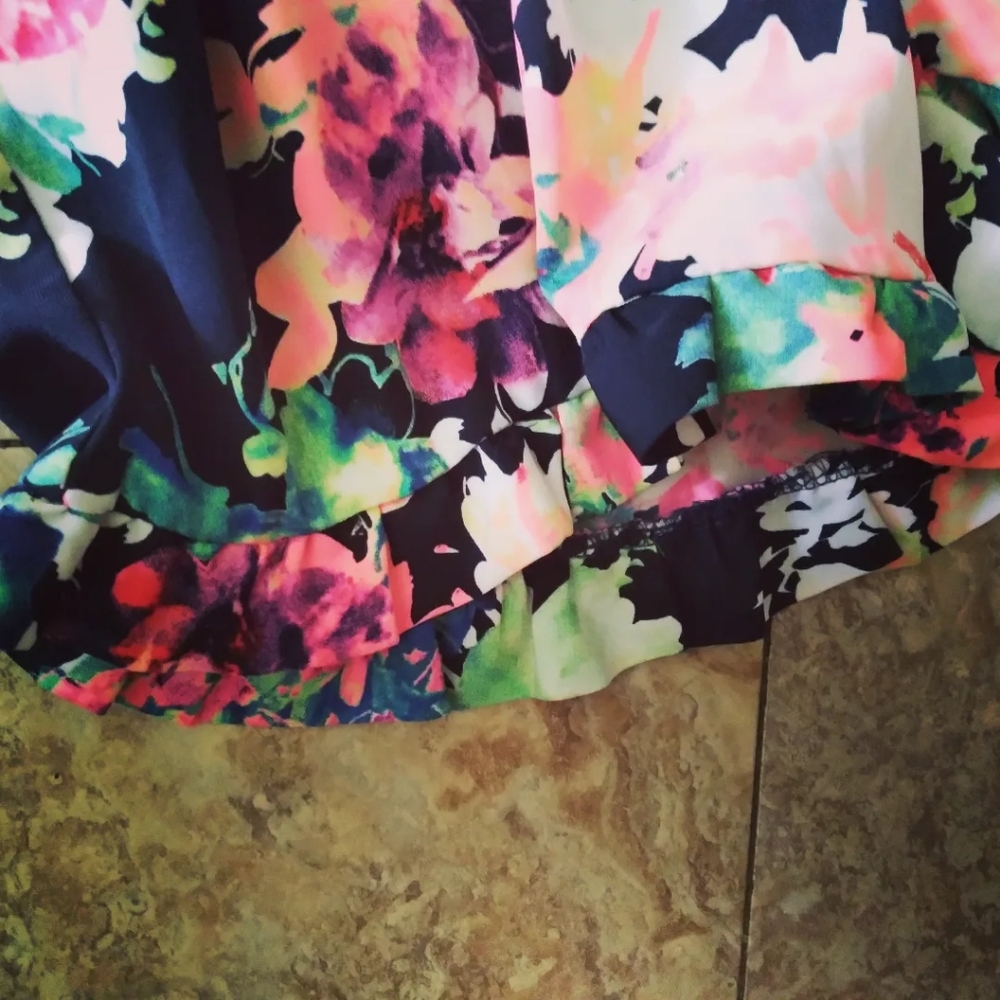 12PM by Mon Ami Bright Floral romper, size Small - Picture 6 of 8